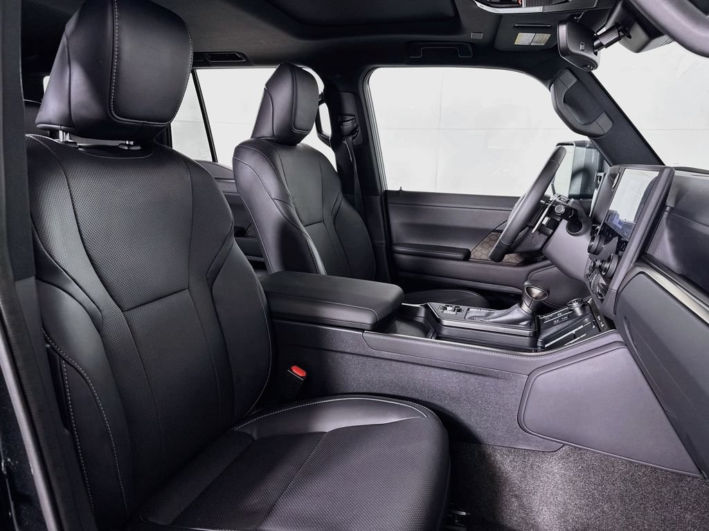 Used 2024 Lexus GX 550 w/ Accessory Package (2T) AWD/4WD image 37