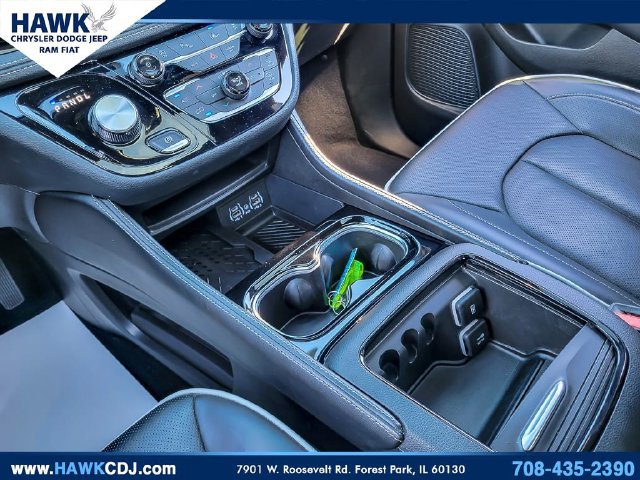 Used 2025 Chrysler Pacifica Limited FWD image 22