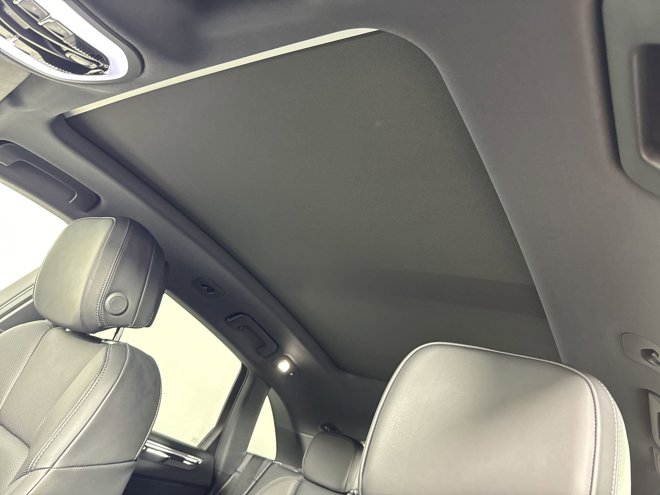 Certified 2025 Porsche Macan image 16