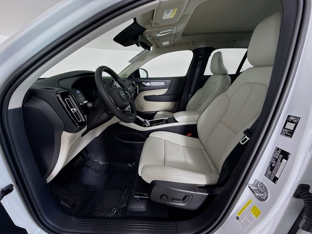 New 2026 Volvo XC40 B5 Plus w/ Protection Package Premier image 21