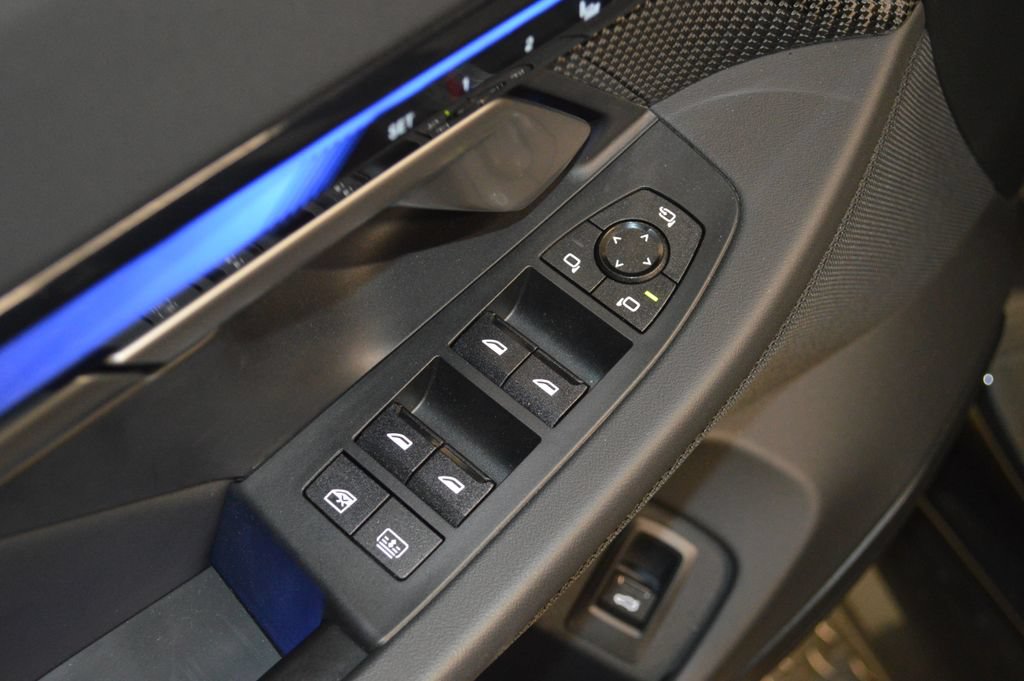 Used 2025 BMW M5 w/ Carbon Package AWD/4WD image 18