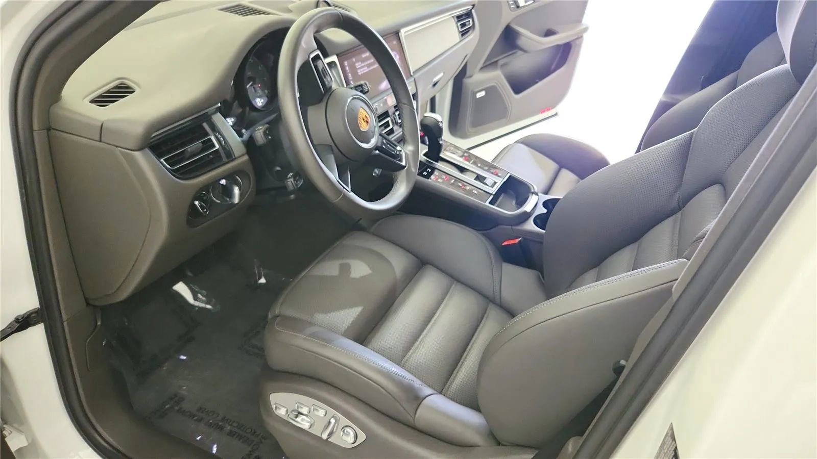 Used 2022 Porsche Macan S AWD/4WD image 22