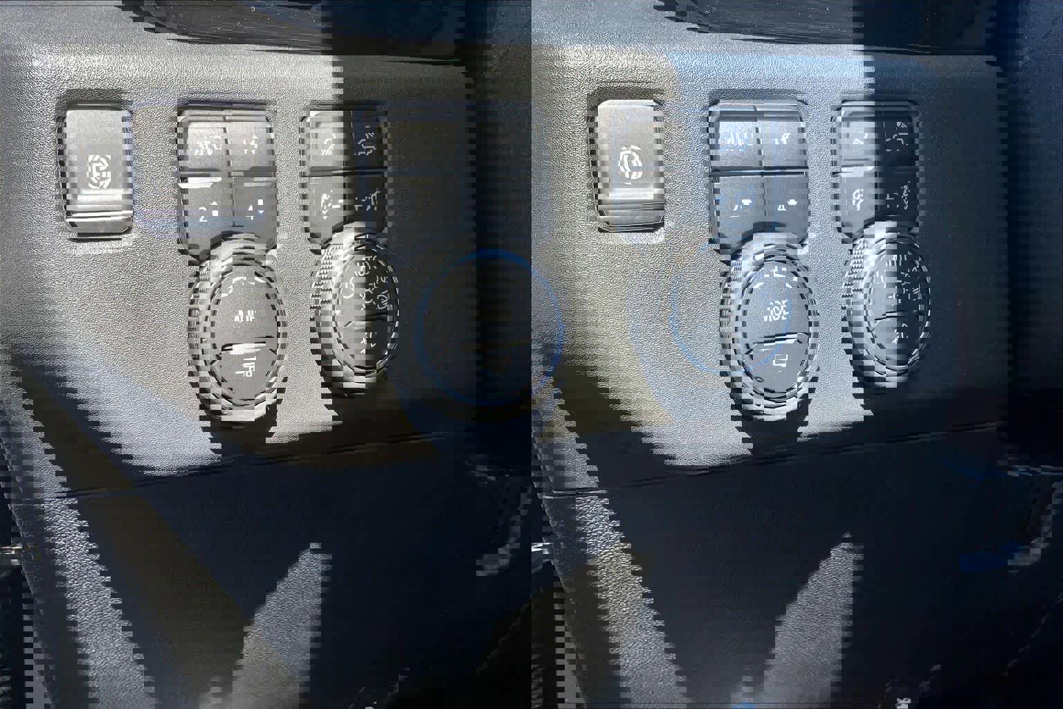 Used 2024 Chevrolet Silverado 2500 LTZ w/ LTZ Convenience Package image 35