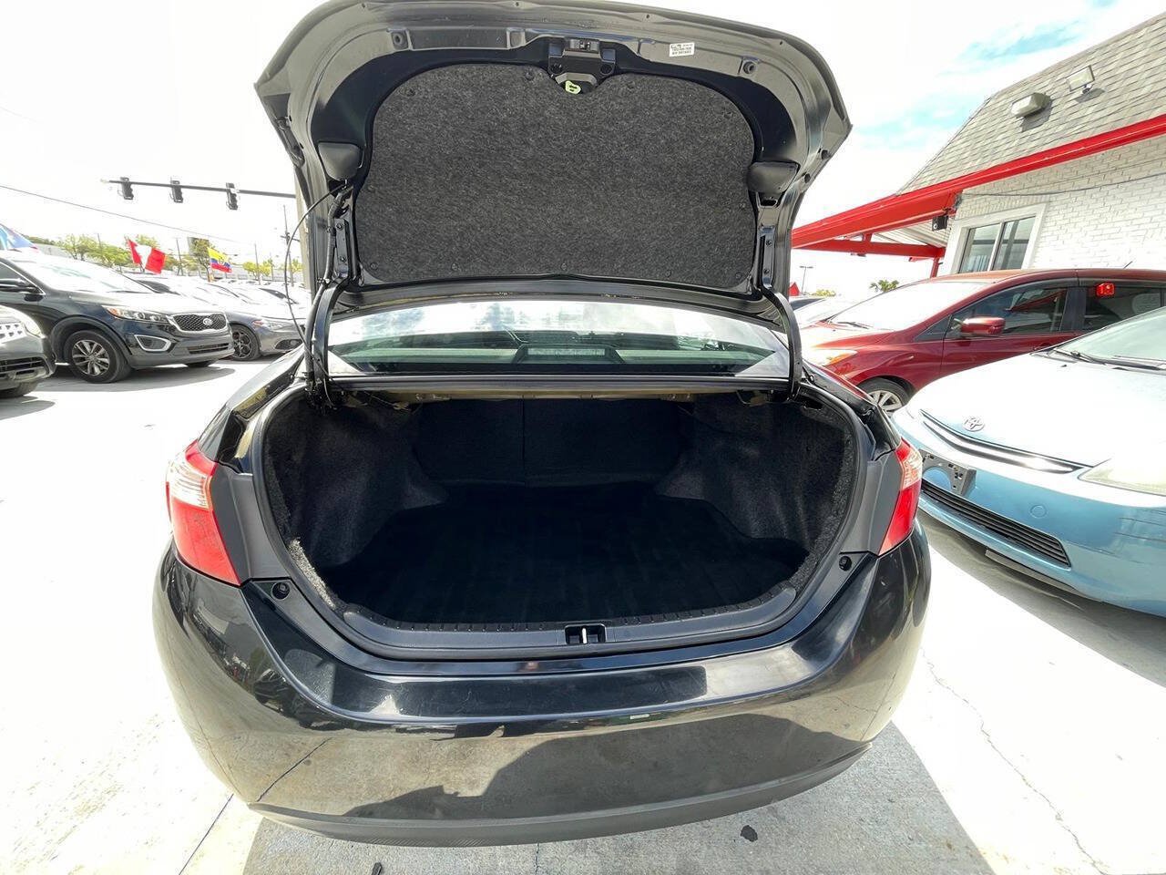 Used 2017 Toyota Corolla LE FWD image 15