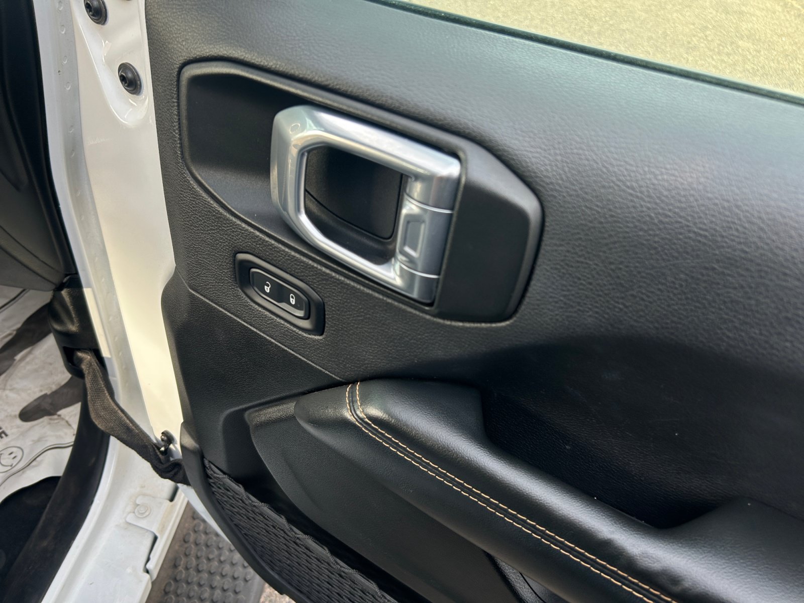 Used 2024 Jeep Wrangler Unlimited Sahara AWD/4WD image 16