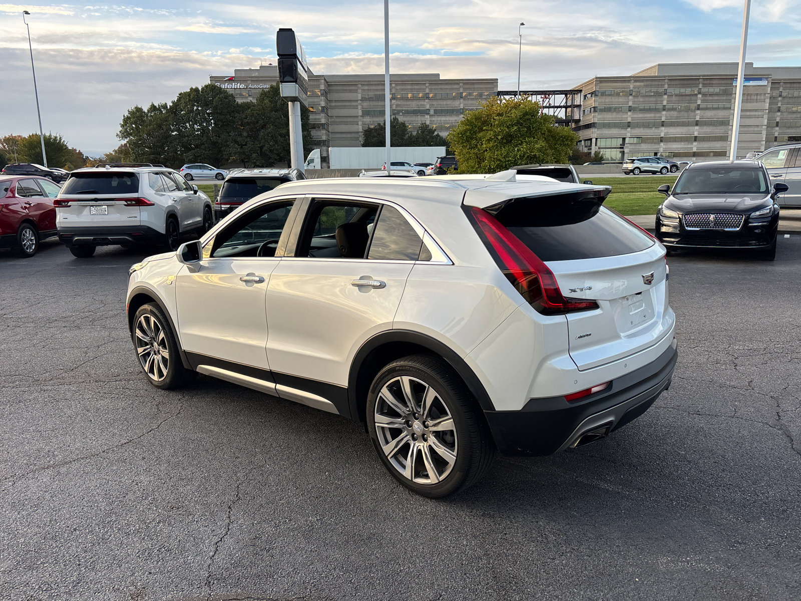 Used 2019 Cadillac XT4 Premium Luxury w/ Cold Weather Package image 5