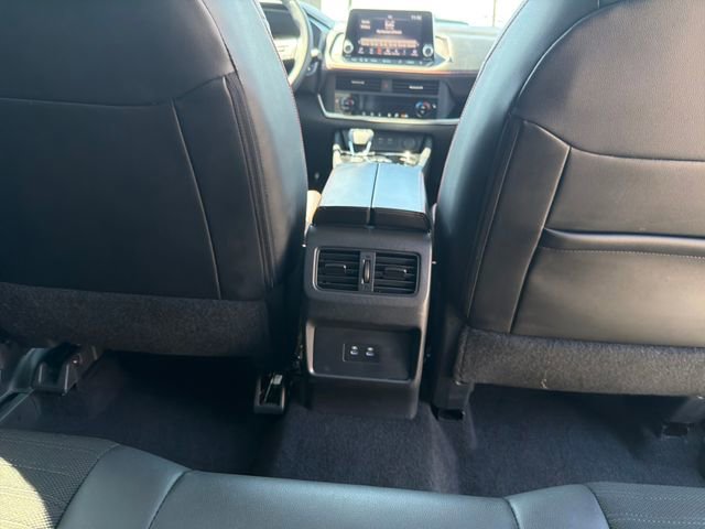 Used 2025 Nissan Rogue SV image 32