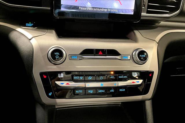 Used 2021 Ford Explorer XLT w/ Equipment Group 202A RWD image 27