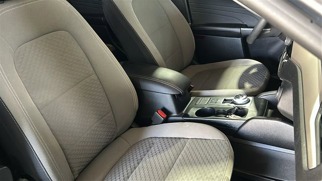 Used 2022 Ford Escape SE w/ SE Sport Appearance Package image 11