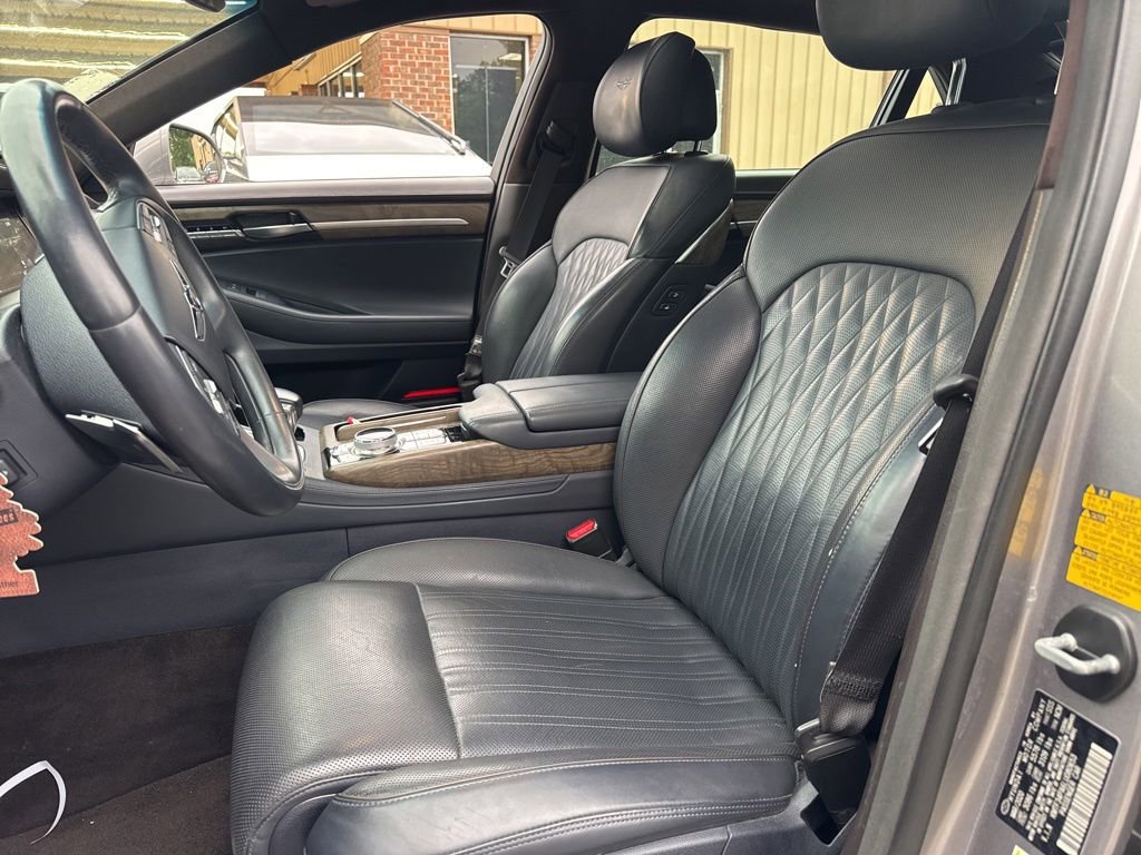 Used 2020 Genesis G90 3.3T Premium RWD image 5