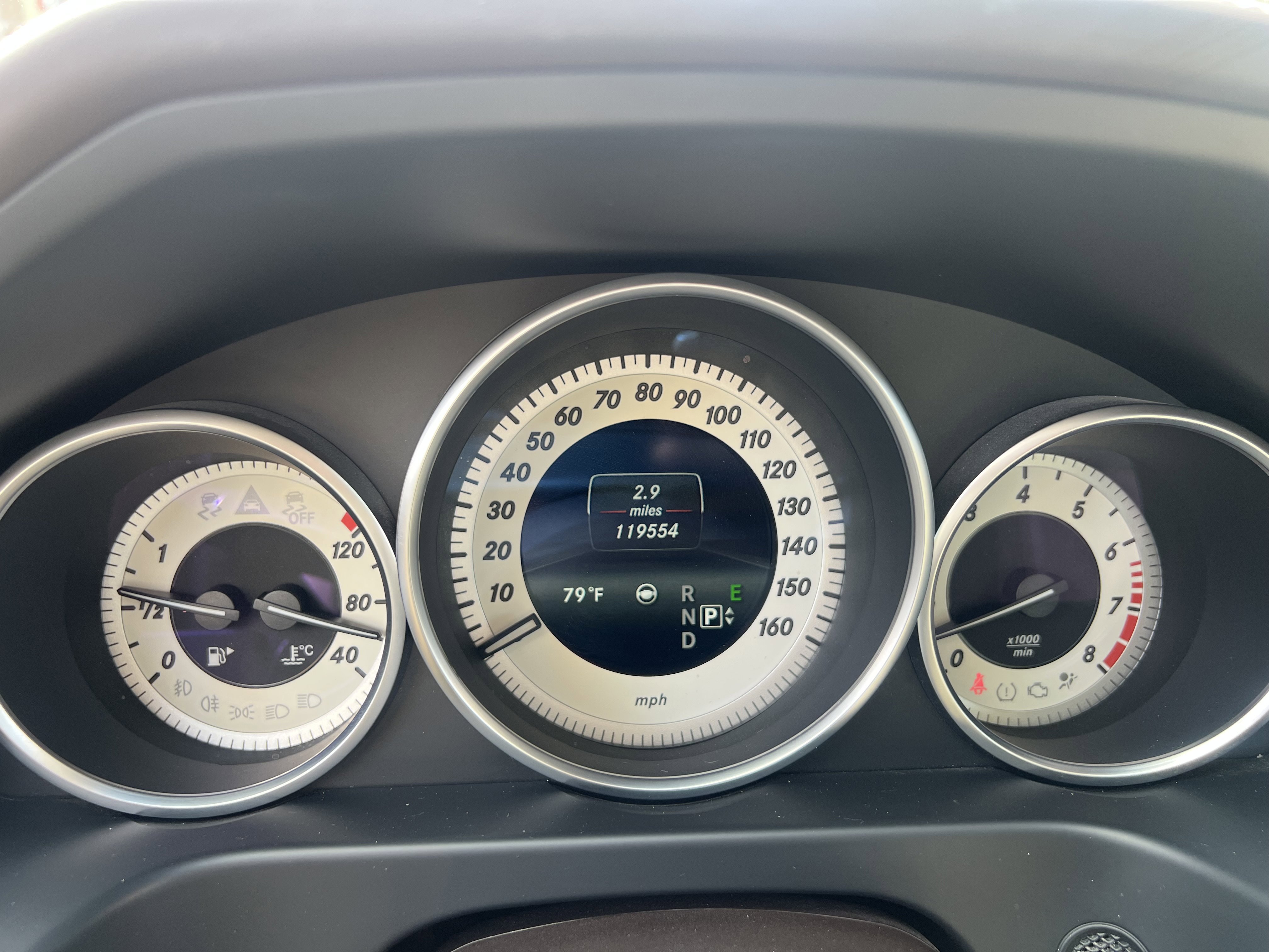 Used 2015 Mercedes-Benz E 400 Sedan w/ Driver Assistance Package image 22