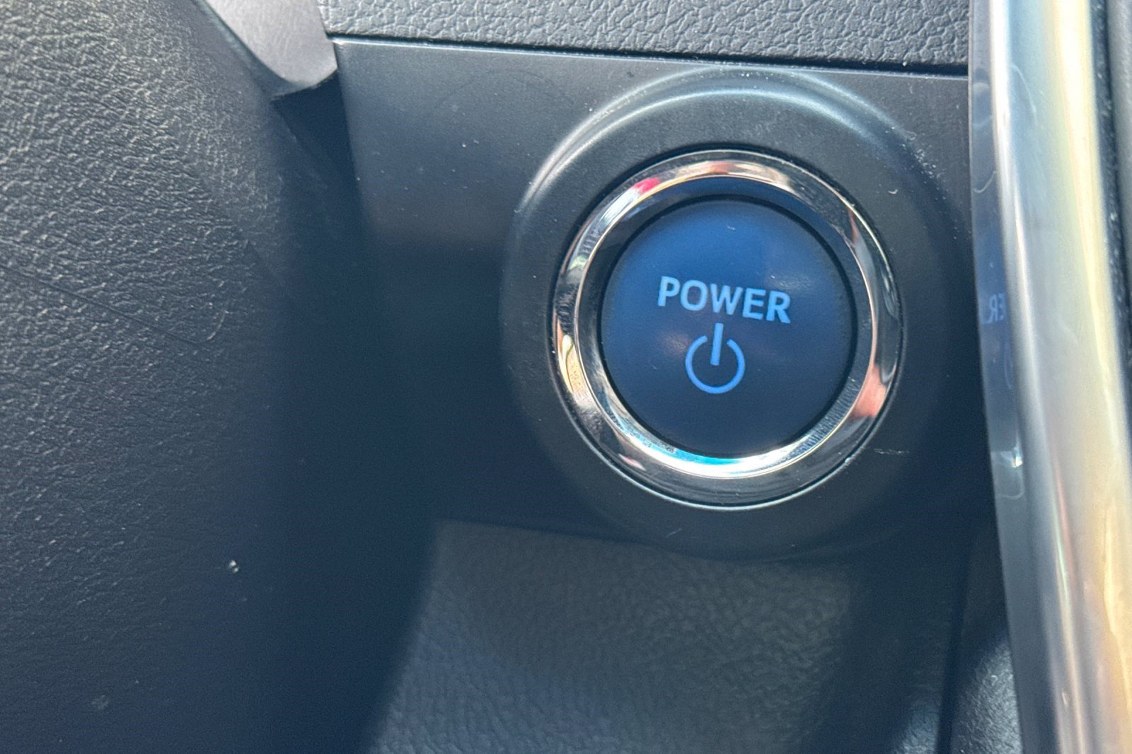 Used 2015 Toyota Camry XLE w/ Moonroof Package FWD image 16