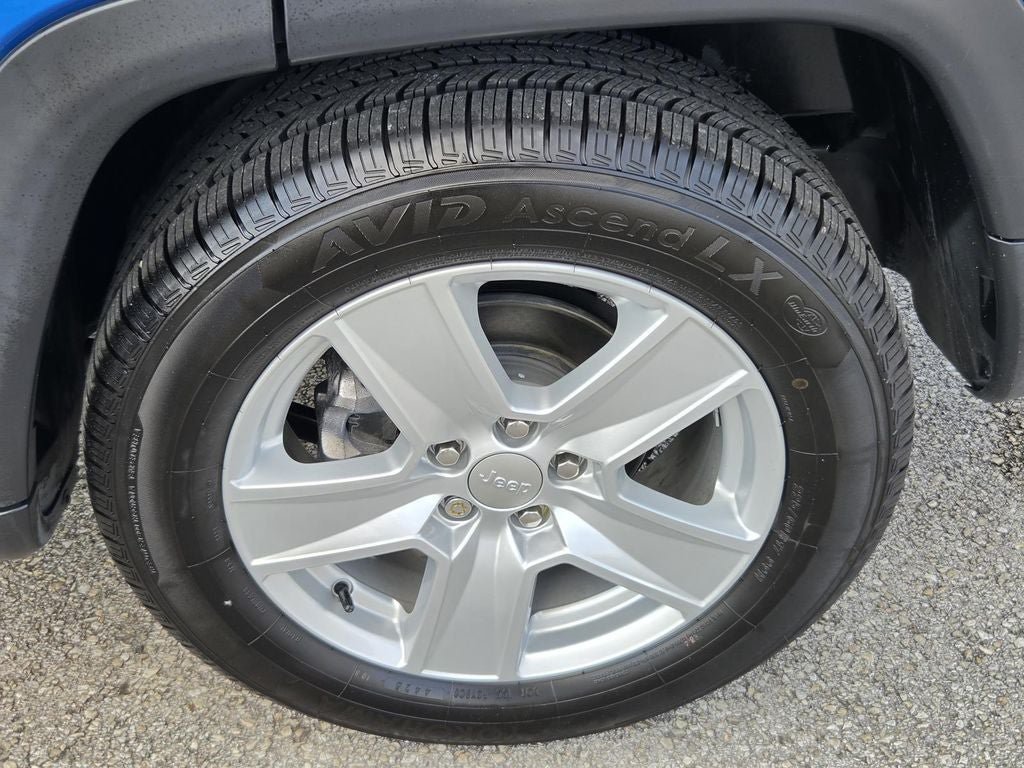 Used 2022 Jeep Compass Latitude FWD image 25