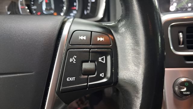 Used 2018 Volvo V60 T5 Dynamic w/ Vision Package FWD image 33