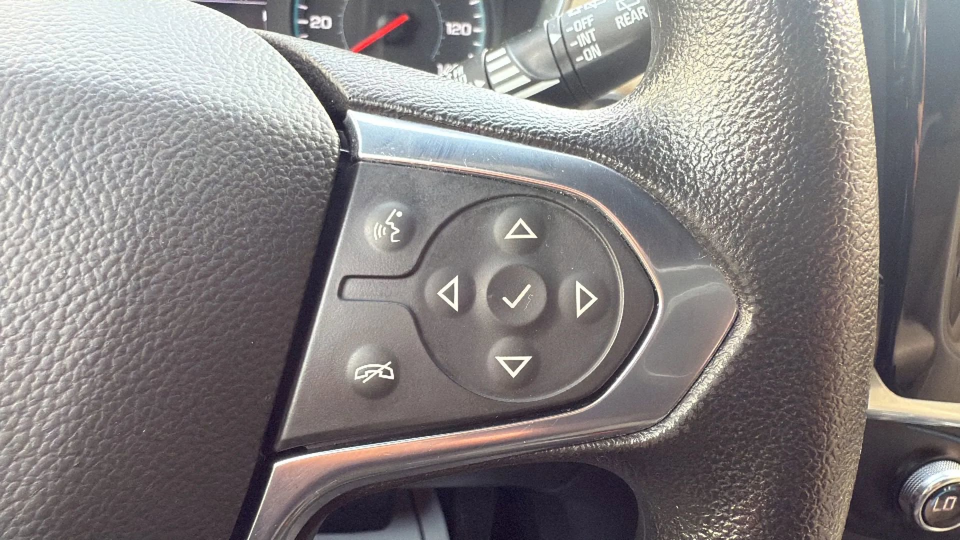 Used 2022 Chevrolet Traverse LS AWD/4WD image 11