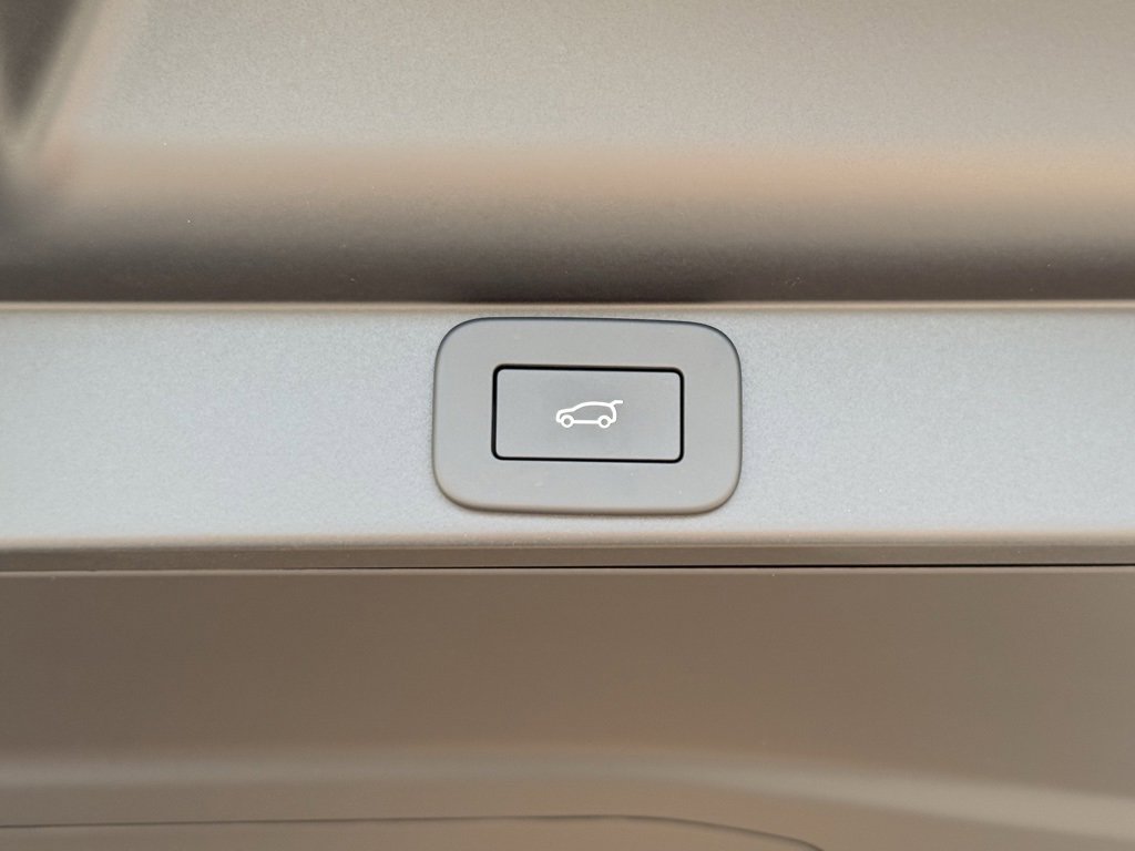 New 2025 Land Rover Range Rover SE image 36