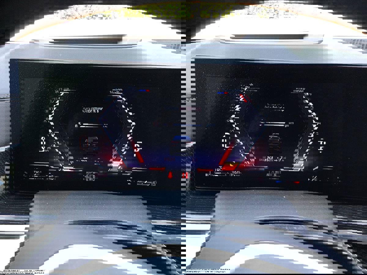 Used 2024 BMW X6 xDrive40i w/ Premium Package image 8