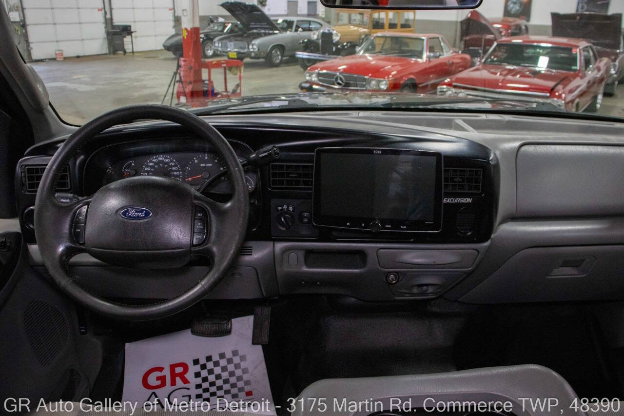 Used 2005 Ford Excursion XLT AWD/4WD image 15