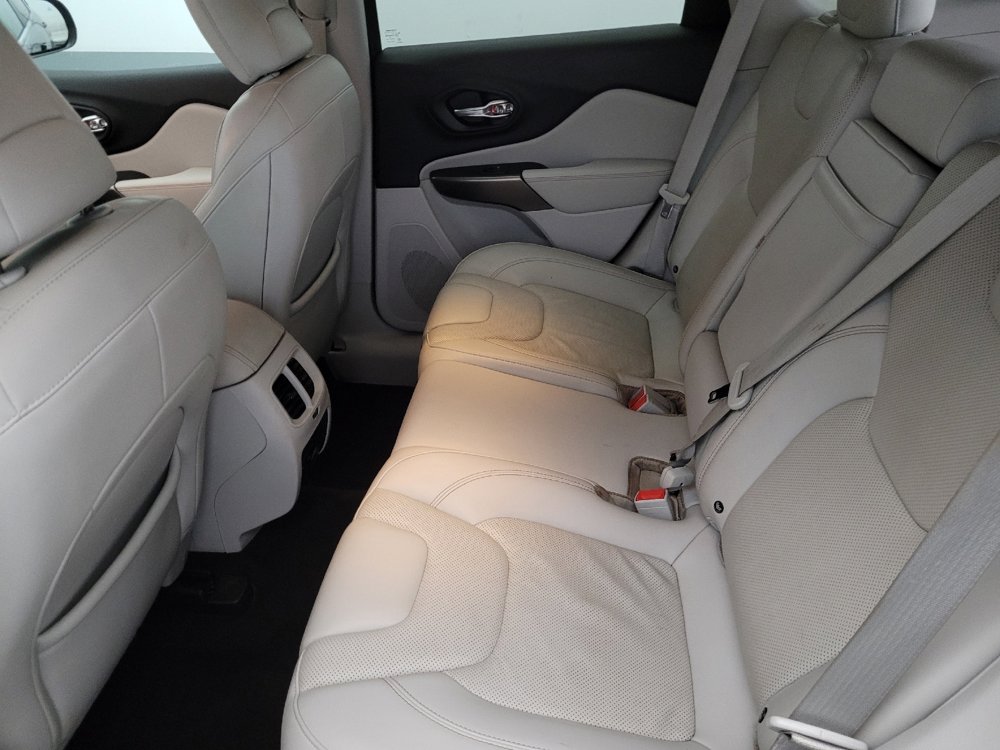 Used 2019 Jeep Cherokee Limited w/ Technology Group image 18