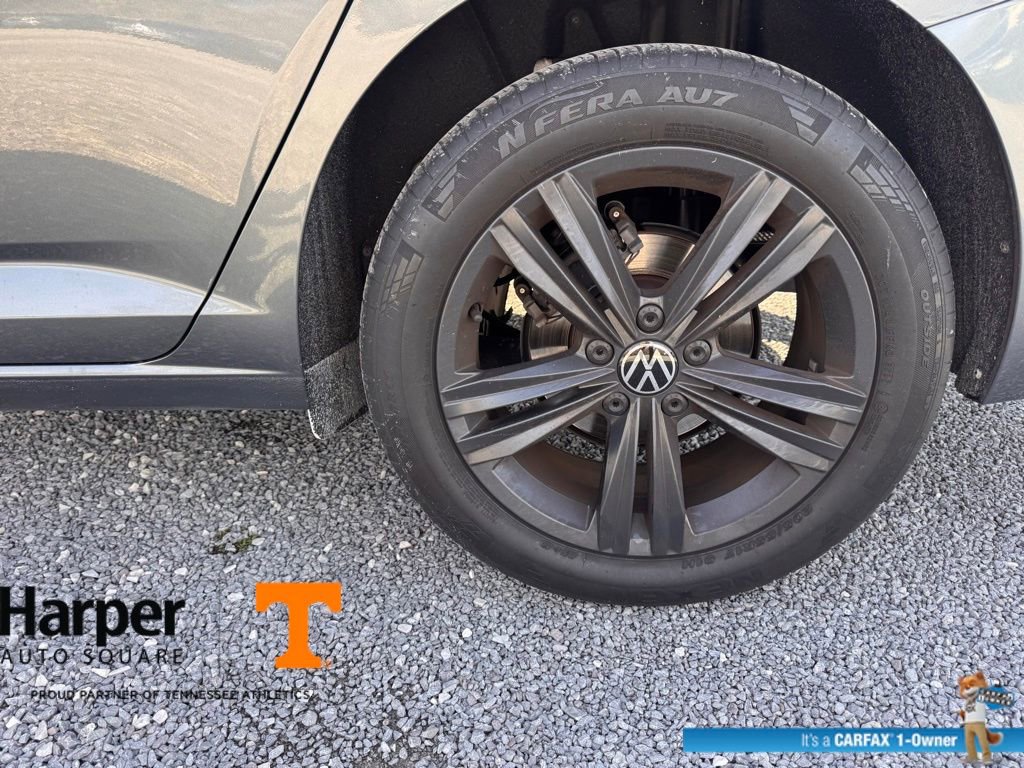 Used 2023 Volkswagen Jetta SE w/ Panoramic Sunroof Package image 21