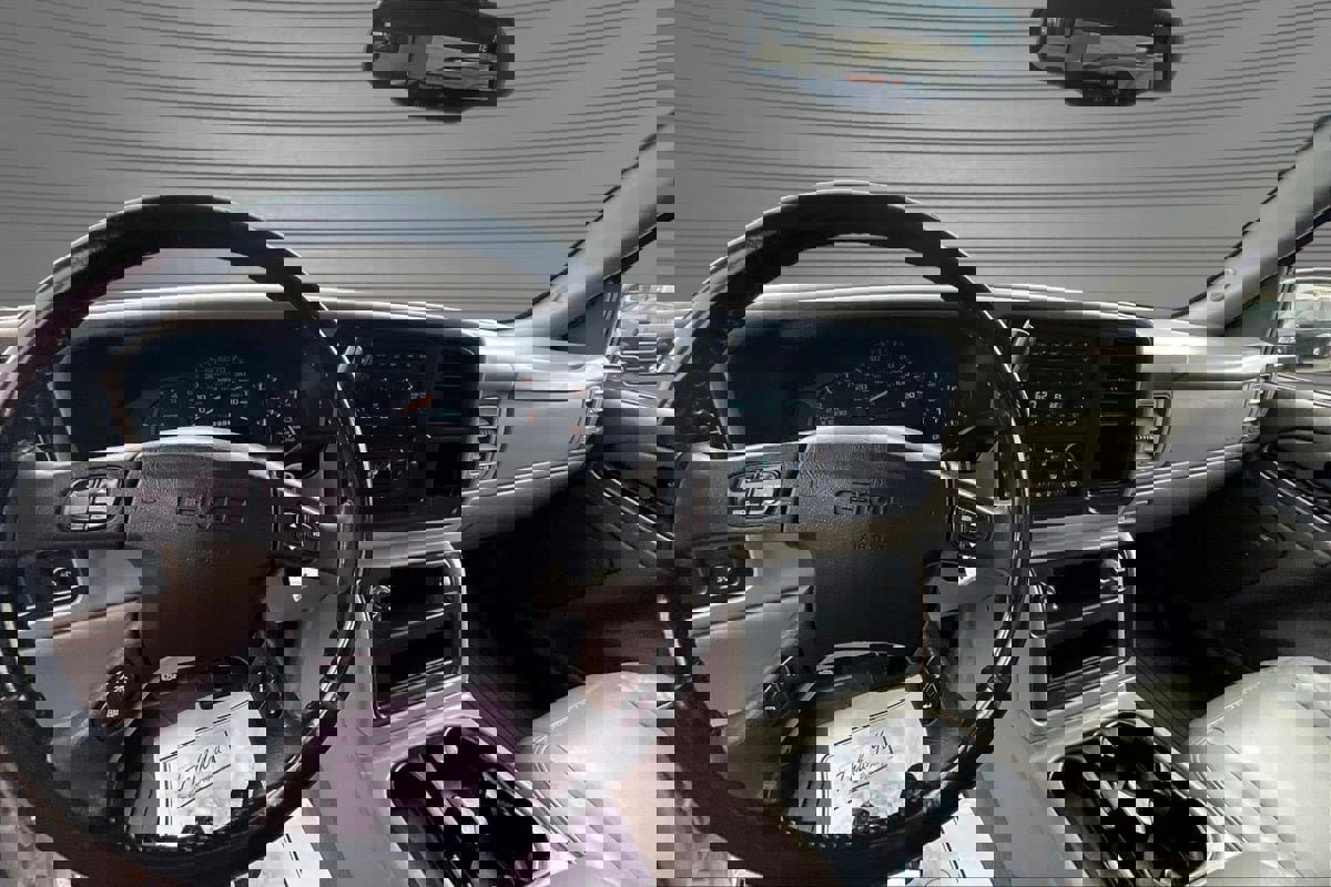 Used 2005 GMC Sierra 1500 SLT w/ Light Duty Power Package image 8