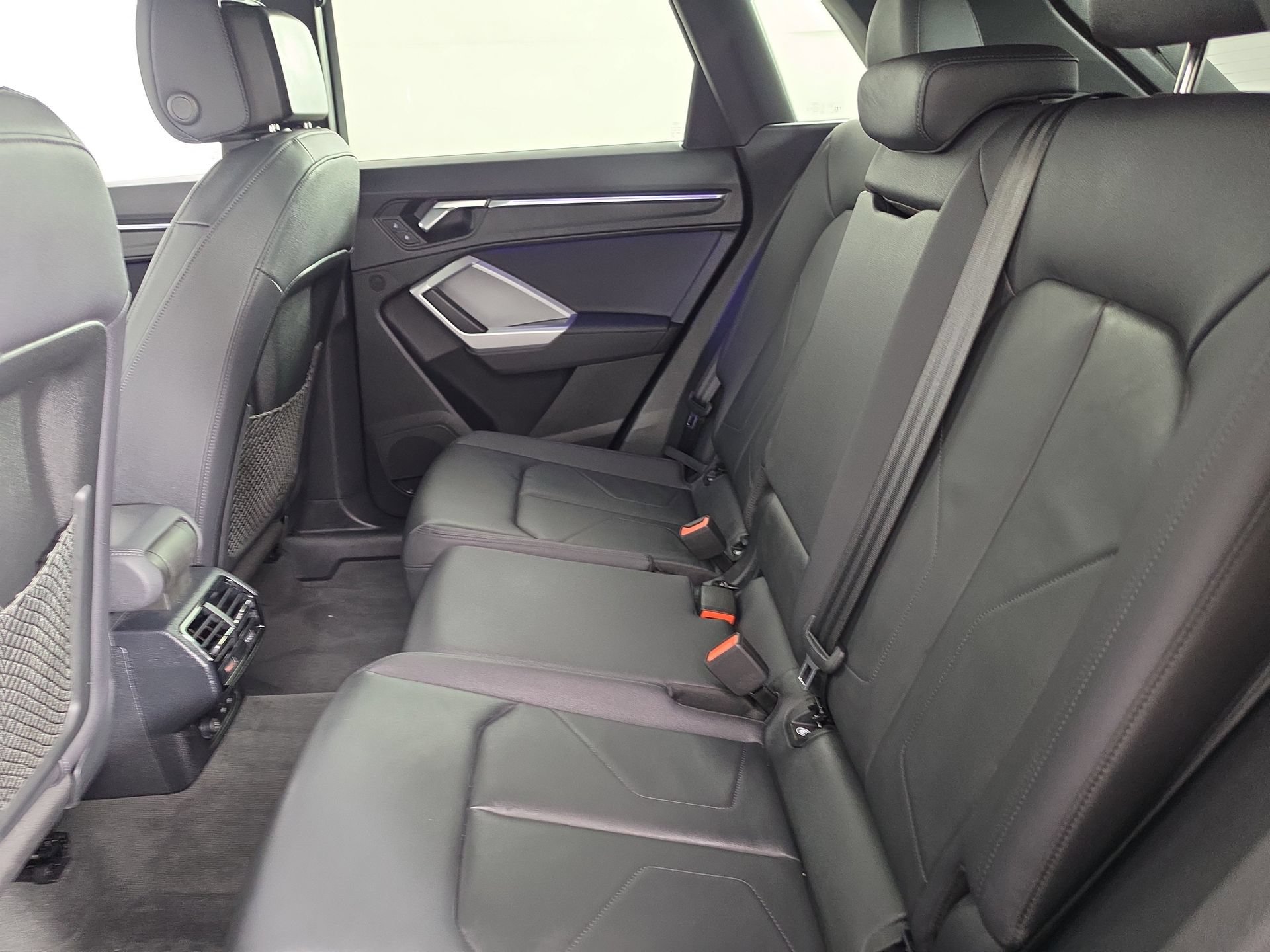 Certified 2025 Audi Q3 2.0T Premium Plus w/ Premium Plus Package AWD/4WD image 40