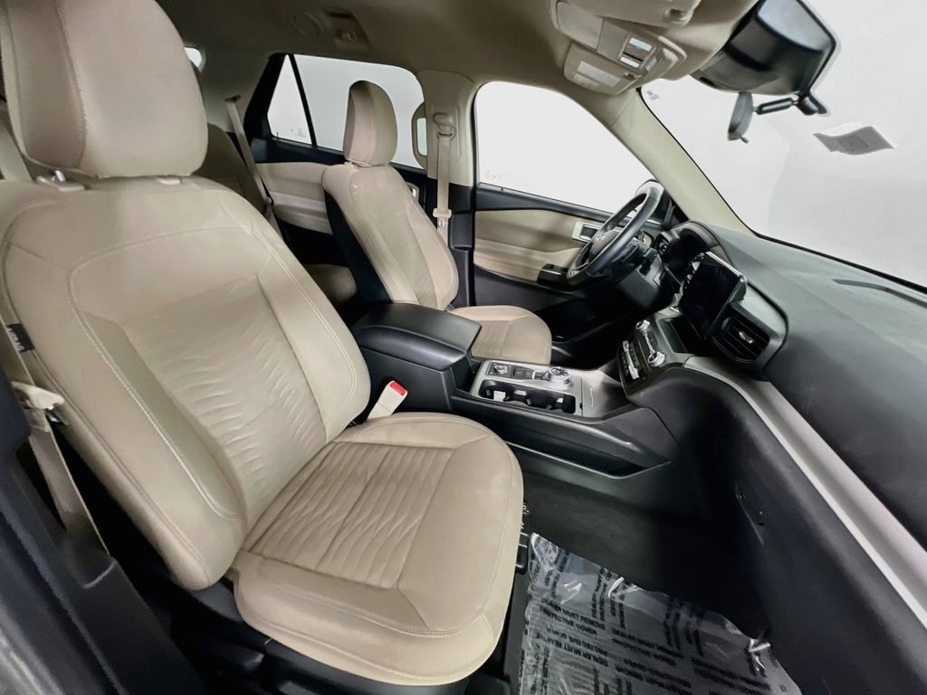 Used 2020 Ford Explorer XLT w/ Cold Weather Package AWD/4WD image 28