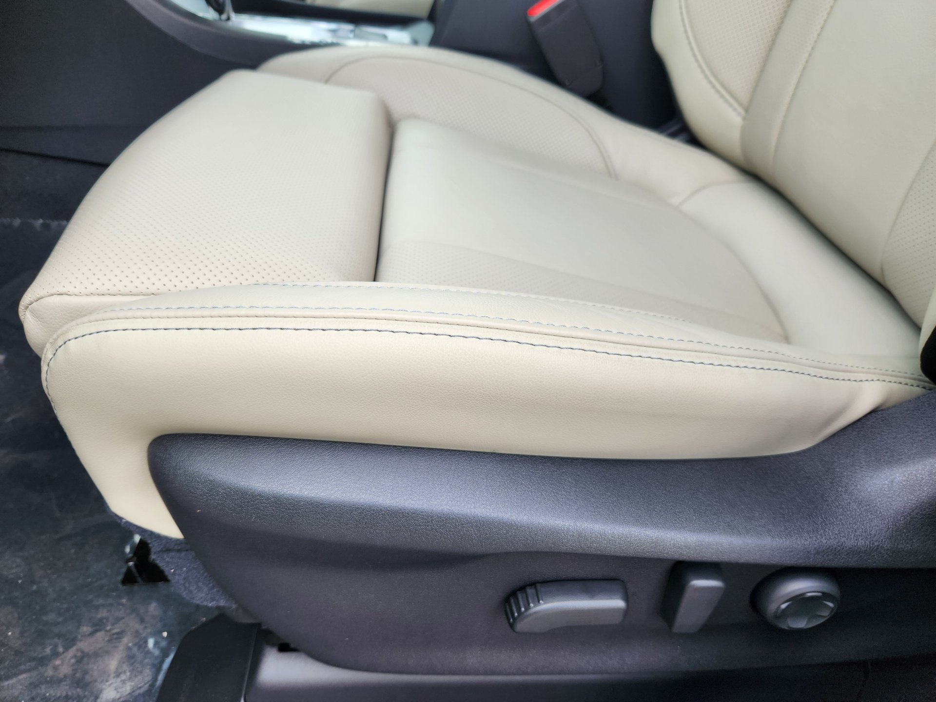 New 2026 Subaru Ascent Limited AWD/4WD image 18