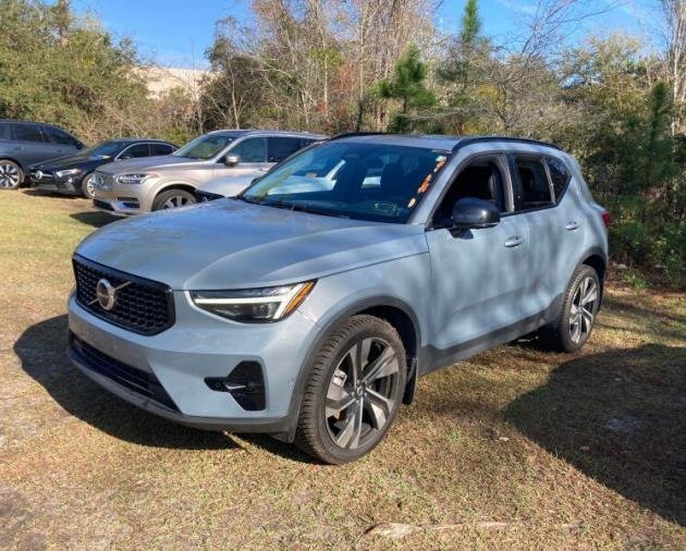 Certified 2023 Volvo XC40 B5 Ultimate w/ Climate Package AWD/4WD image 1