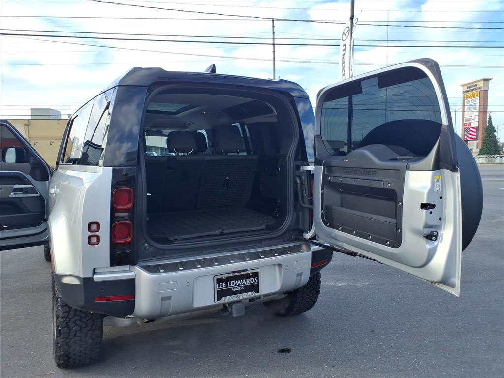 Used 2020 Land Rover Defender 110 First Edition image 18