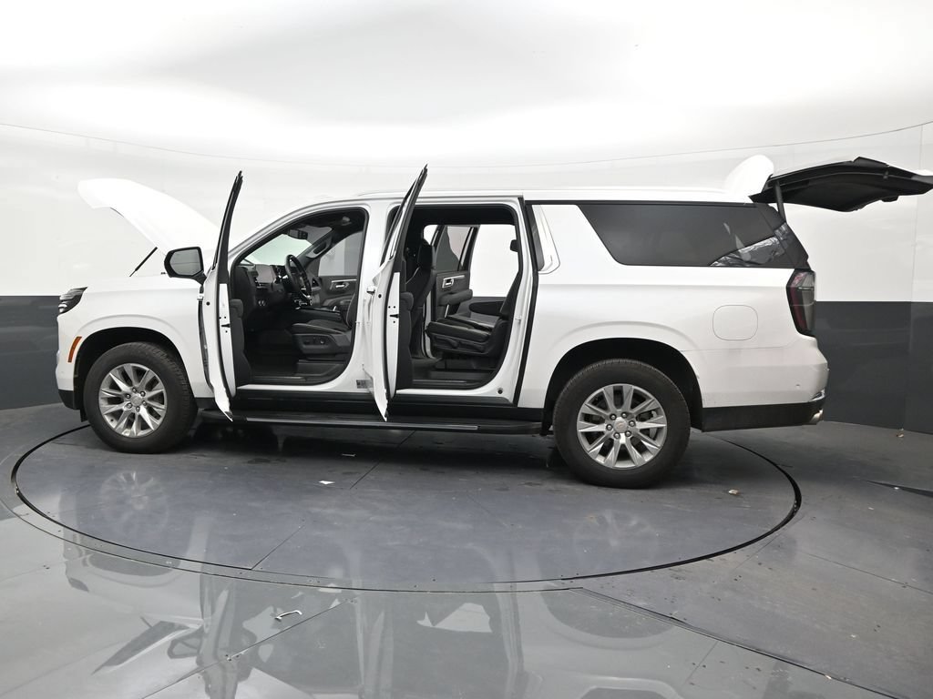 Used 2025 Chevrolet Suburban Premier RWD image 29