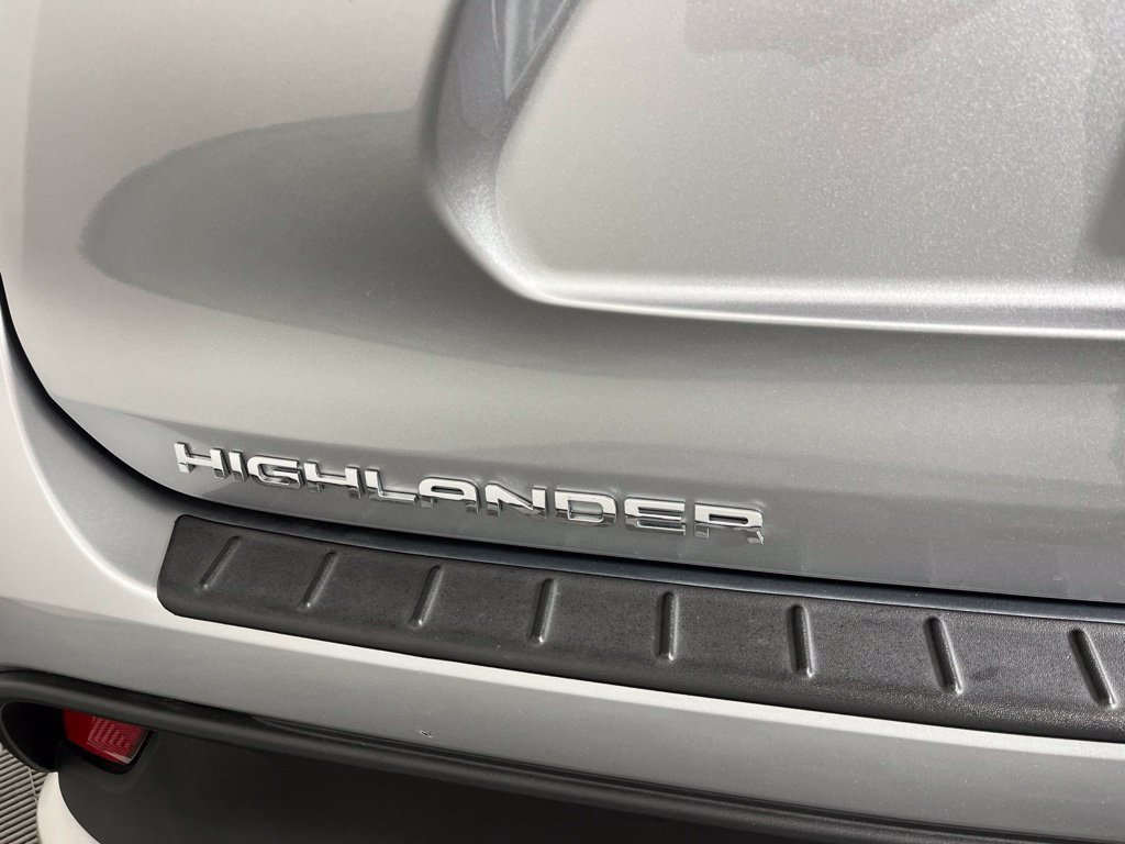 Used 2023 Toyota Highlander XSE FWD image 5