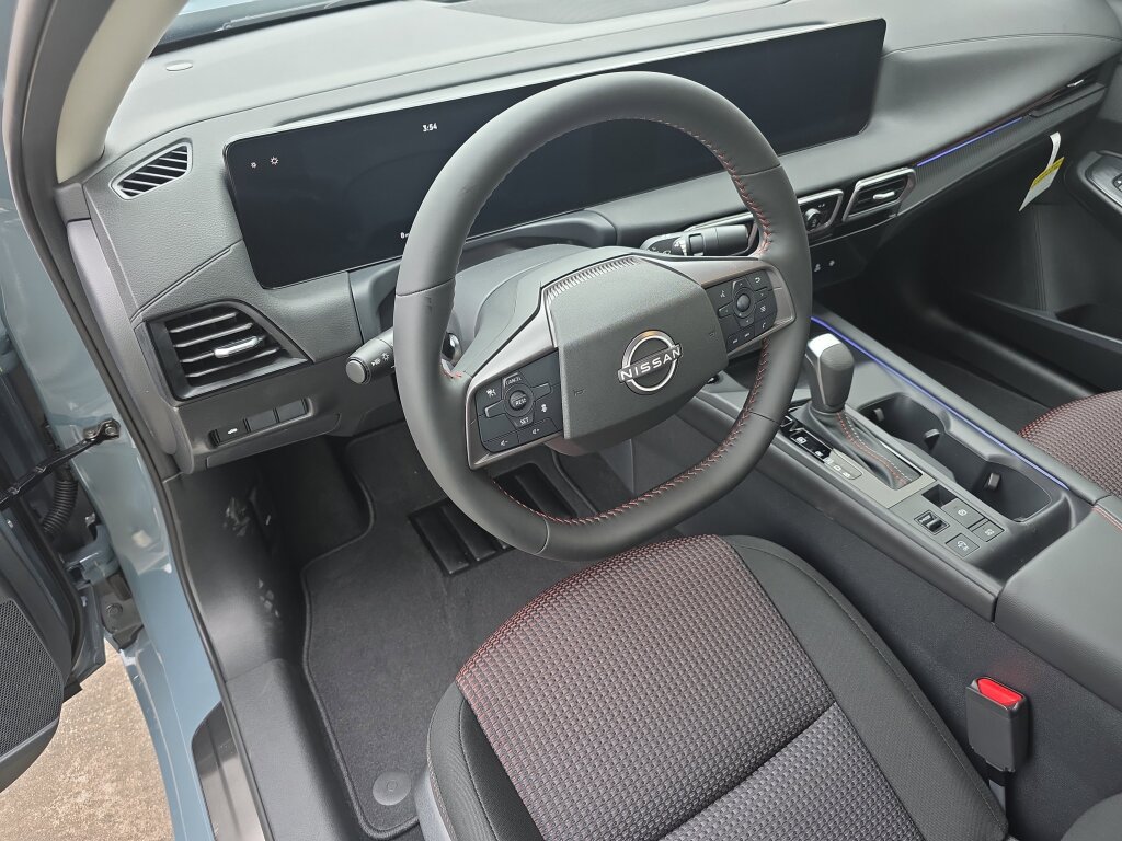 New 2026 Nissan Sentra SR w/ Floor Mat Package FWD image 6