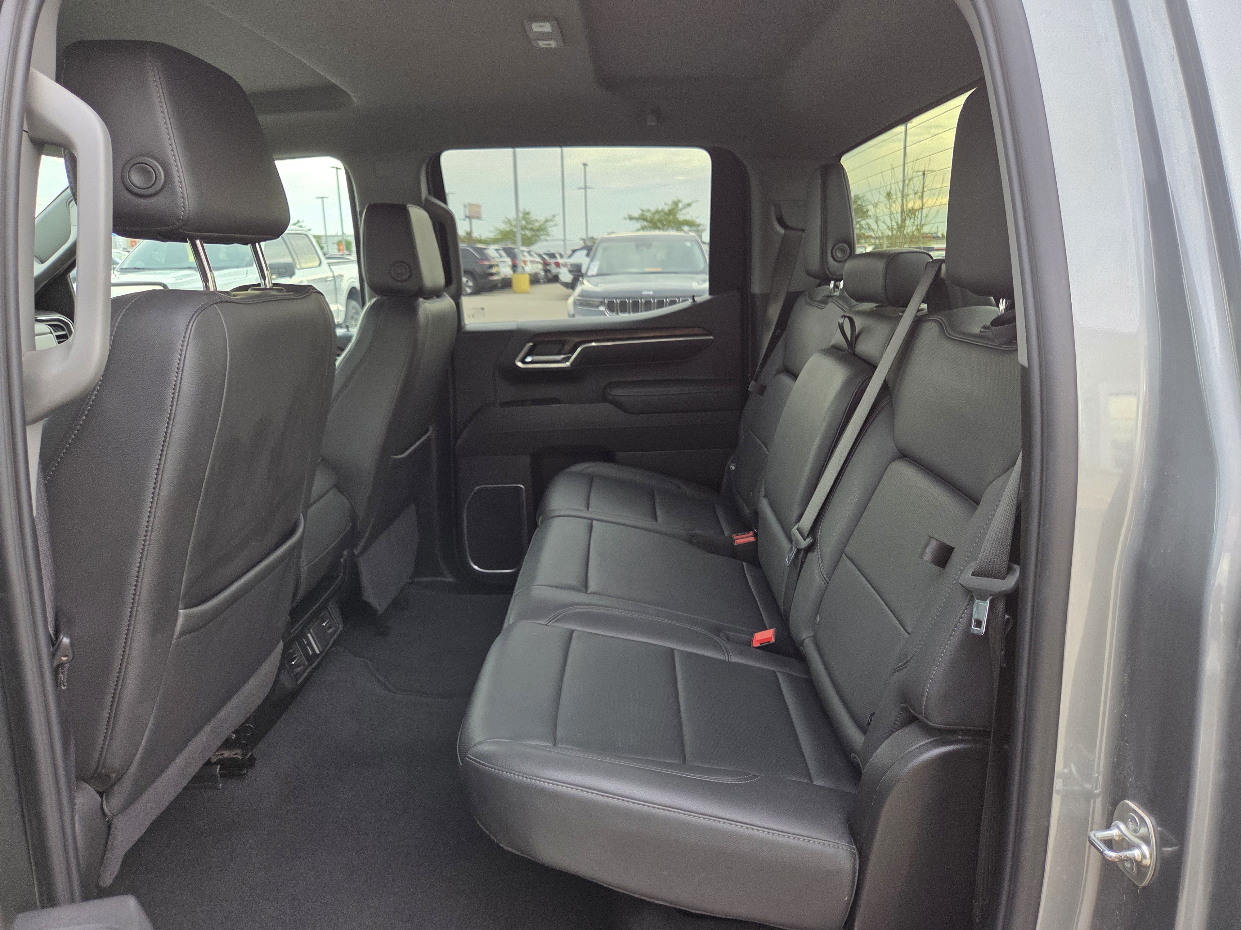 Used 2025 GMC Sierra 1500 SLT AWD/4WD image 9