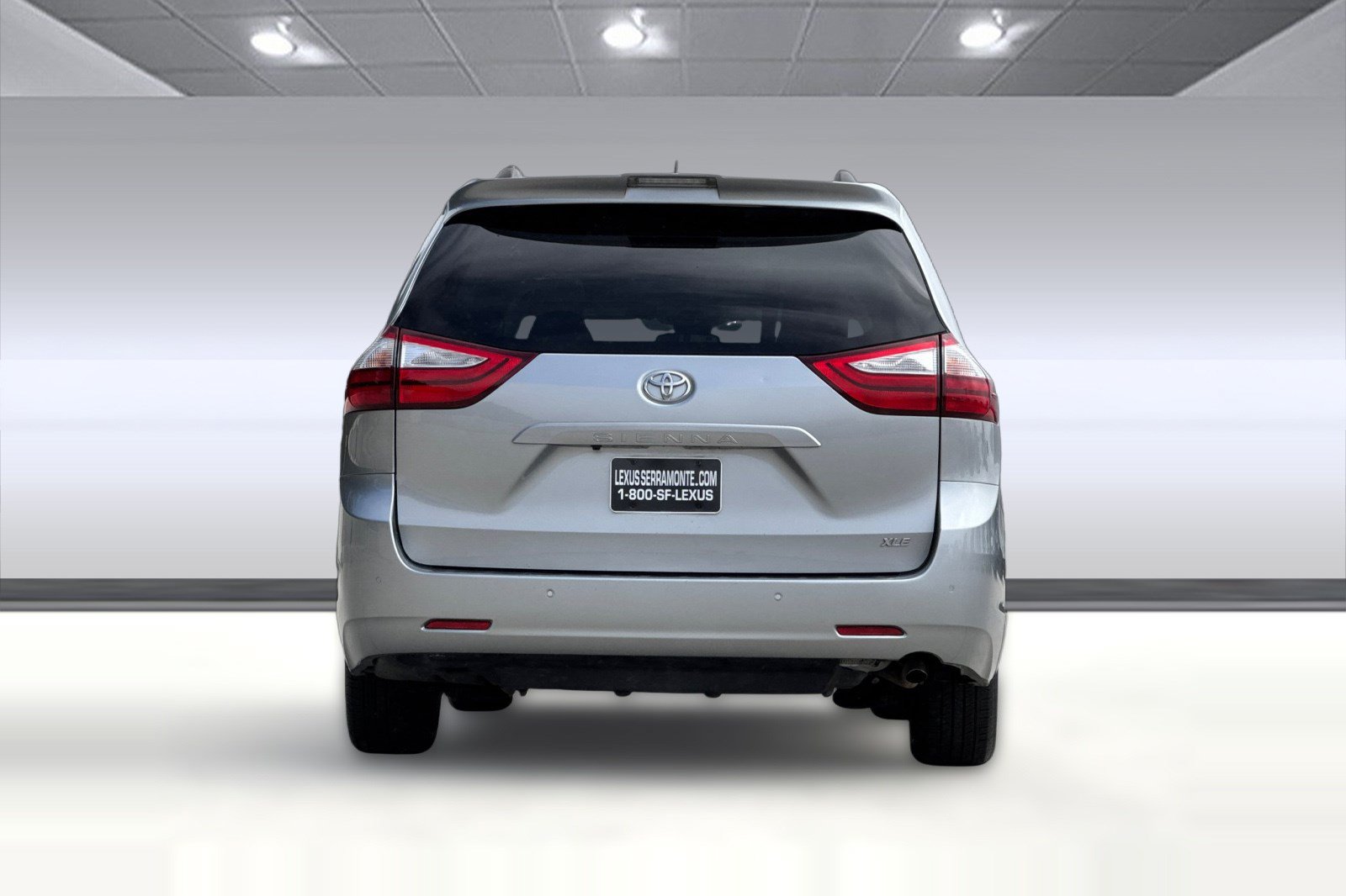 Used 2018 Toyota Sienna XLE w/ XLE Navigation Package FWD image 9