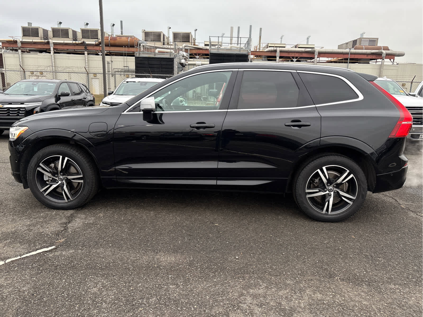 Used 2019 Volvo XC60 T8 R-Design w/ Advanced Package AWD/4WD image 4