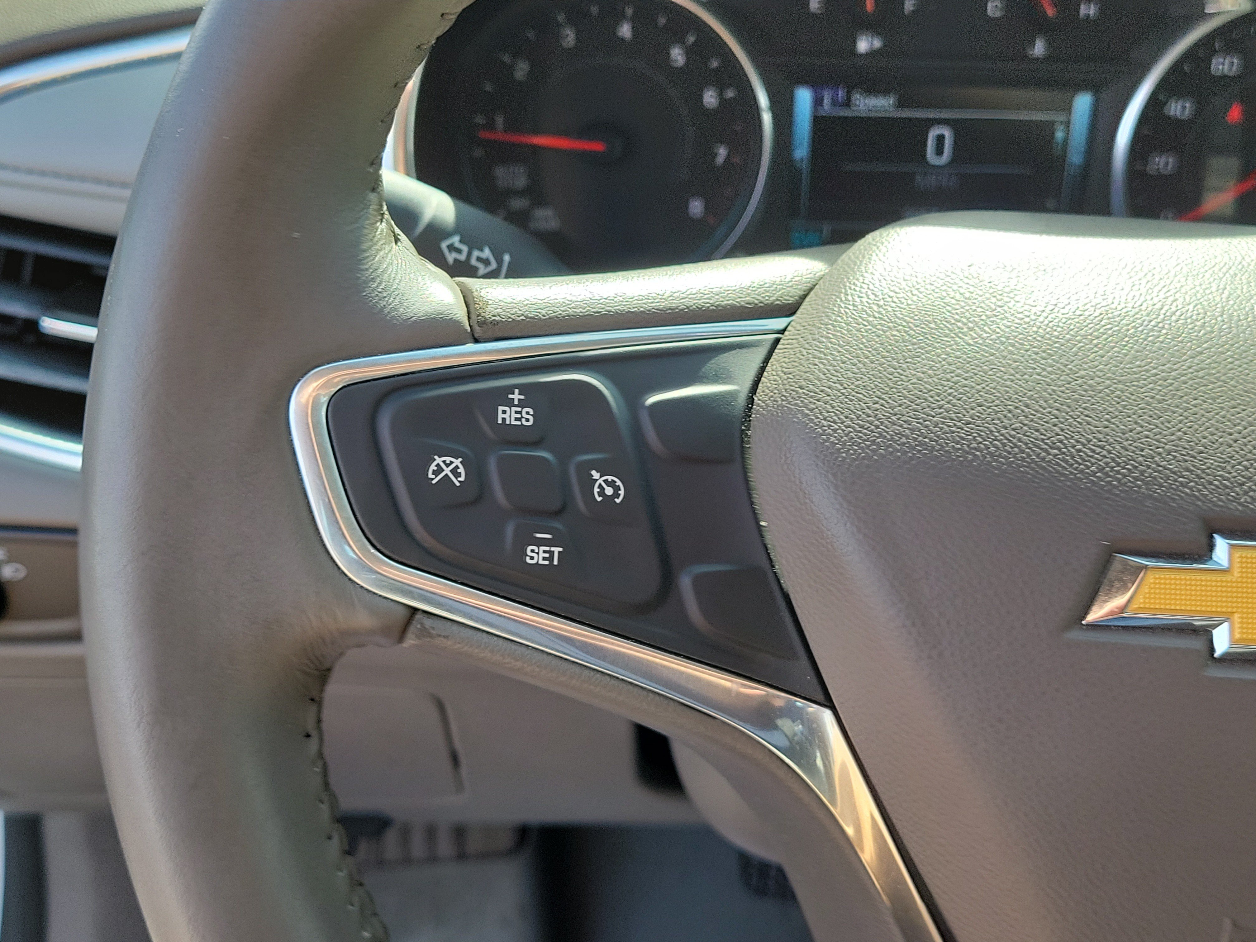 Used 2018 Chevrolet Malibu LT w/ Leather Package FWD image 23
