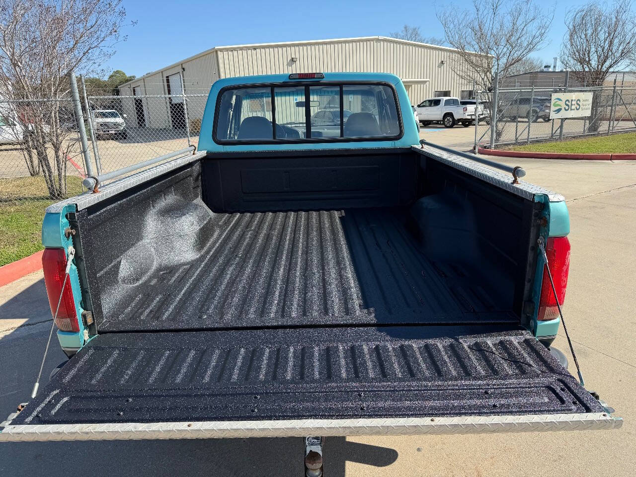 Used 1997 Ford F250 XLT AWD/4WD image 14