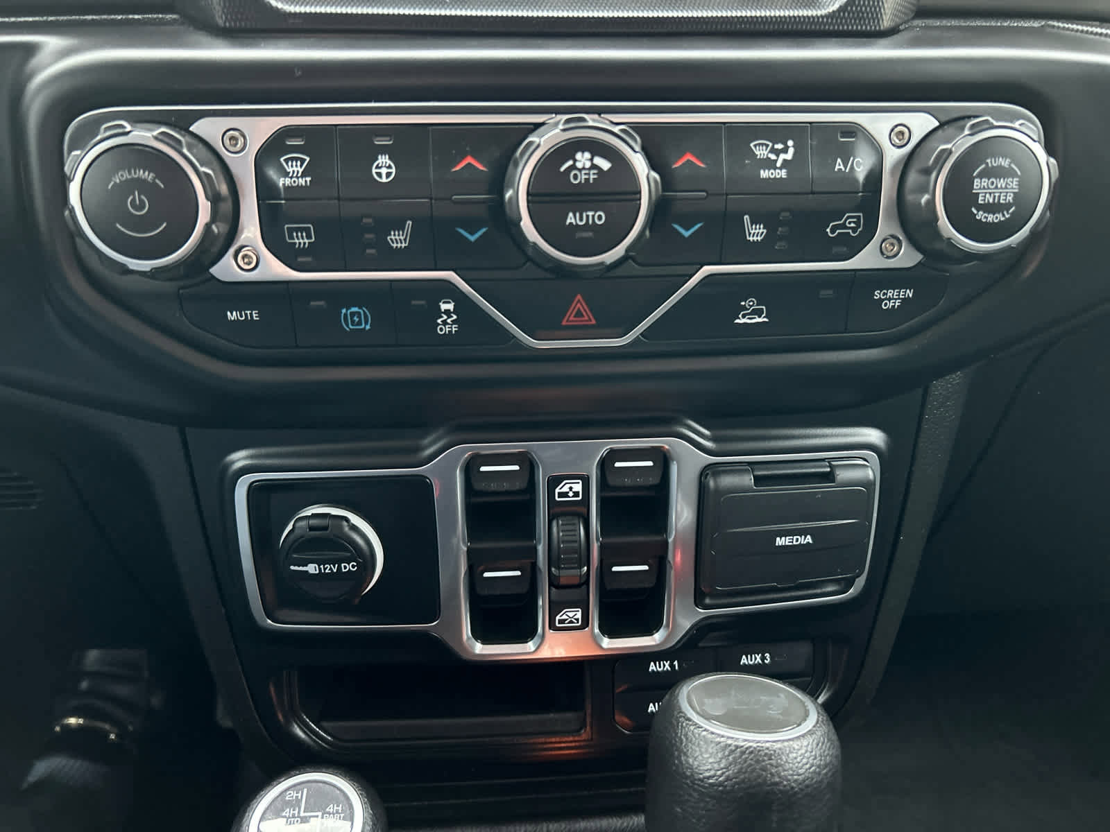 Certified 2023 Jeep Wrangler Unlimited w/ Cold Weather Group image 28