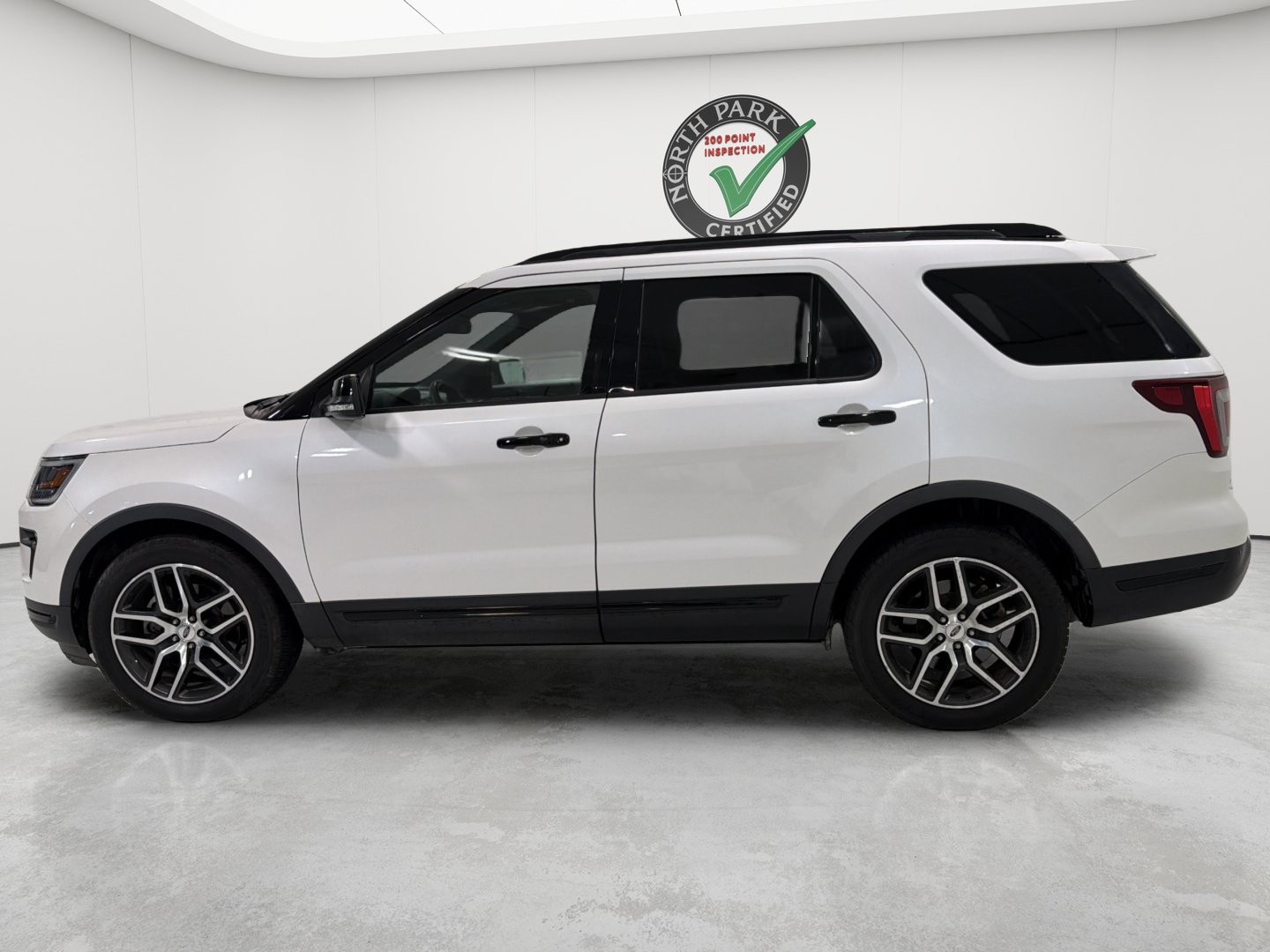 Used 2018 Ford Explorer Sport w/ Equipment Group 401A AWD/4WD image 2