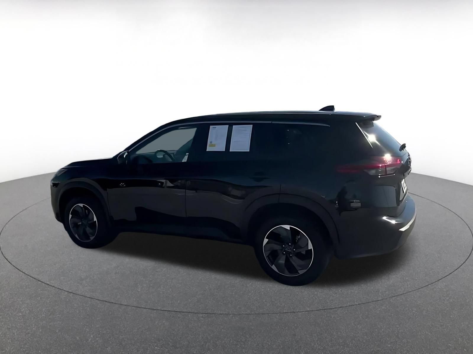 Used 2025 Nissan Rogue SV FWD image 9