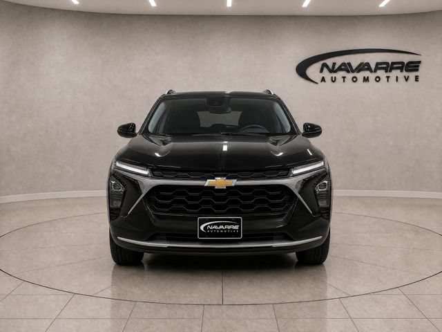 Used 2025 Chevrolet Trax LT FWD image 2