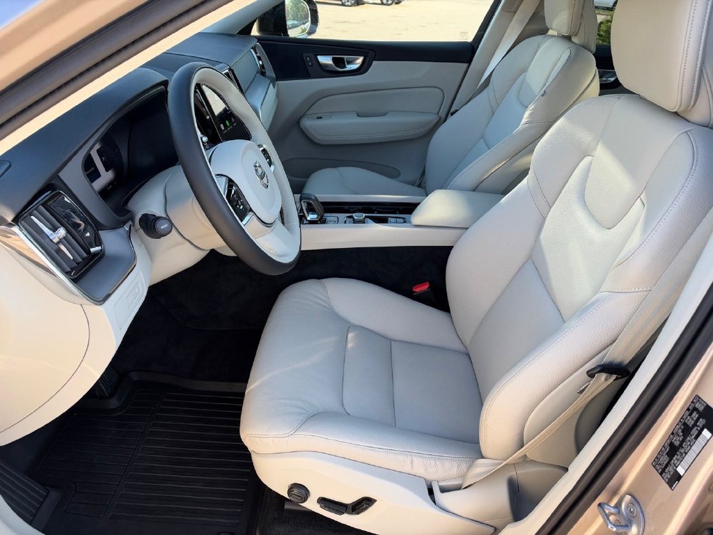 Certified 2024 Volvo XC60 T8 Core w/ Climate Package AWD/4WD image 8
