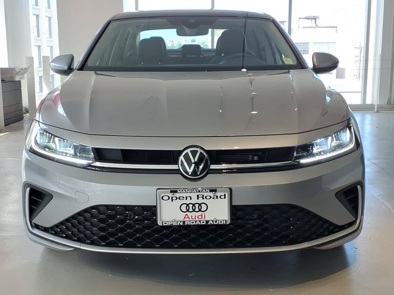 Used 2026 Volkswagen Jetta SE FWD image 2