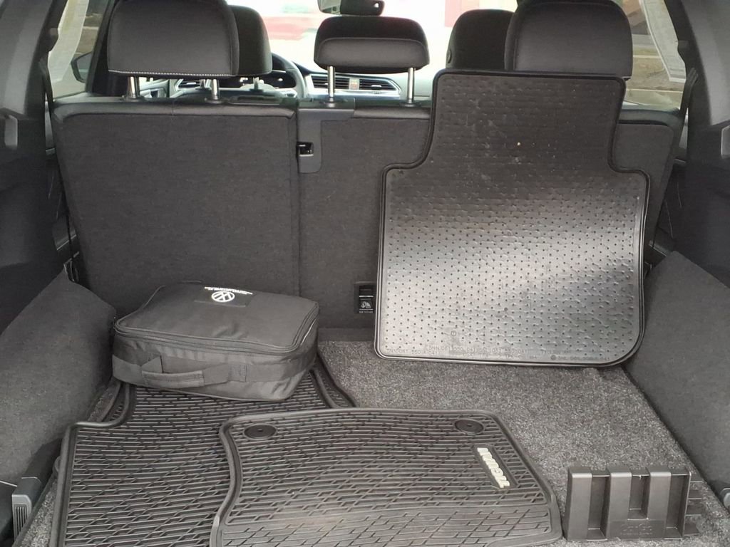 Used 2022 Volkswagen Tiguan SE R-Line image 22