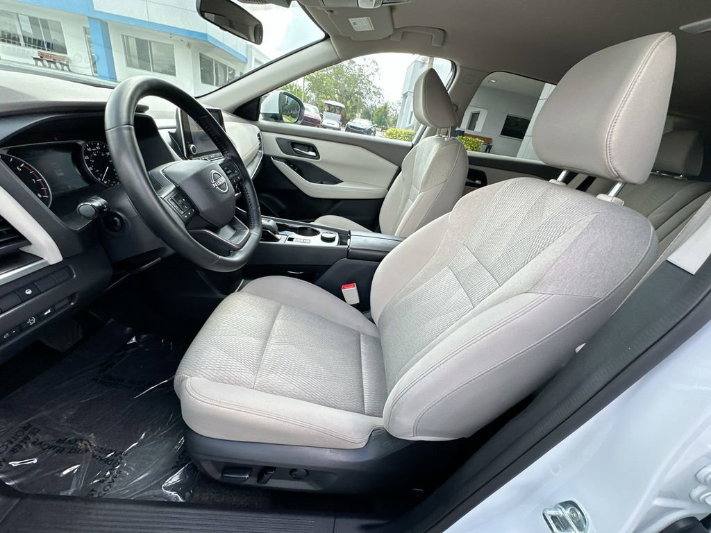 Used 2025 Nissan Rogue SV AWD/4WD image 19