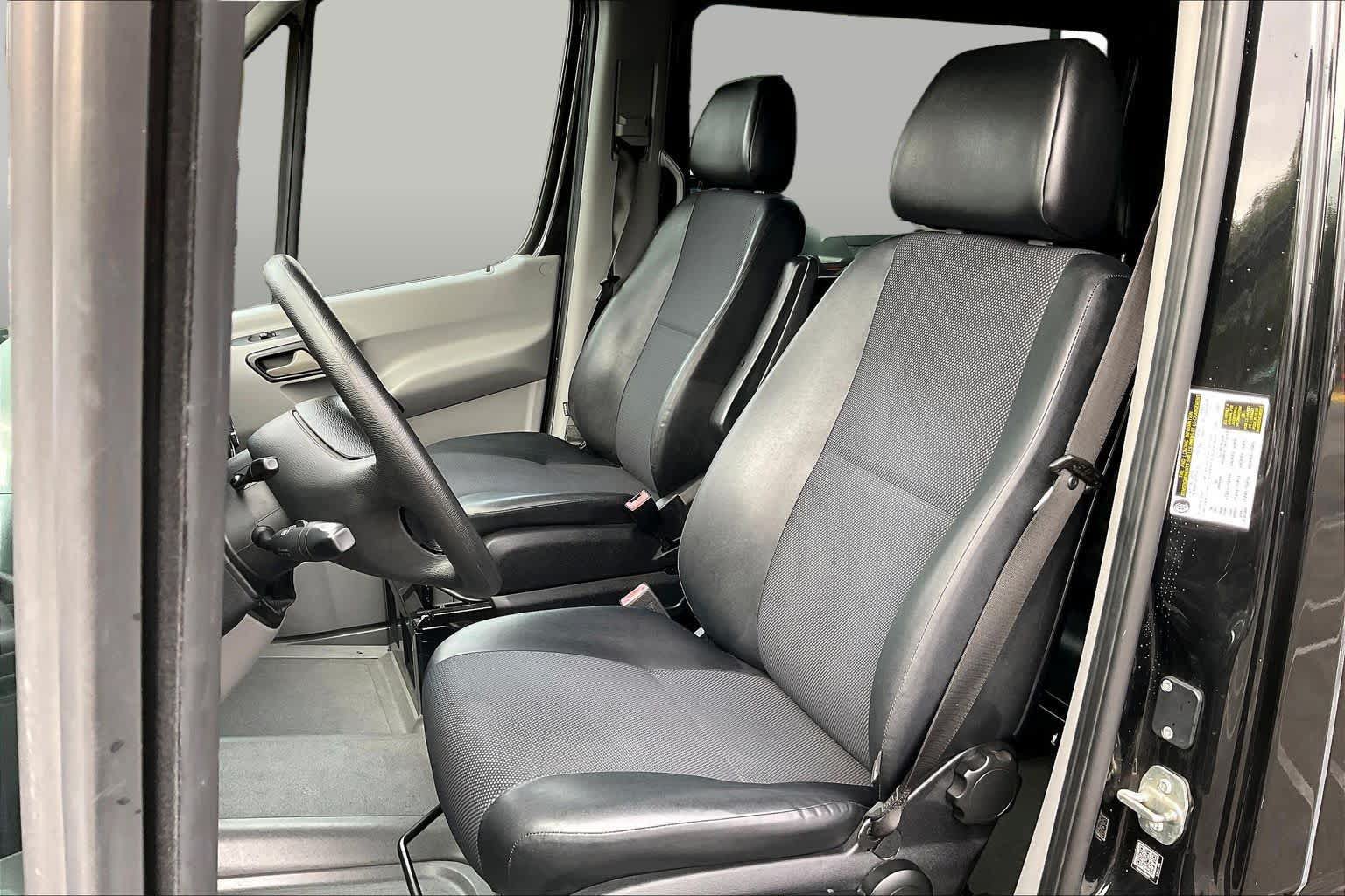 Used 2018 Mercedes-Benz Sprinter 2500 image 7
