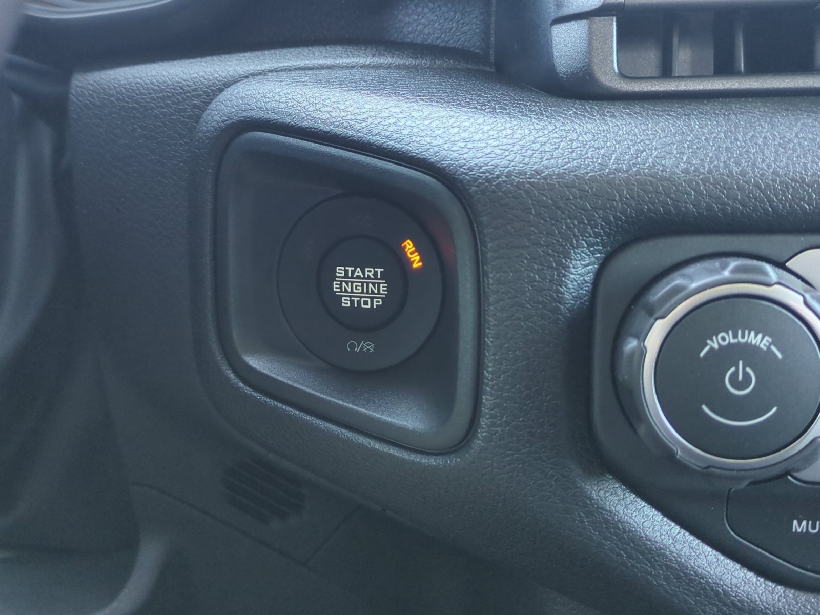 New 2026 Jeep Gladiator Sport AWD/4WD image 30