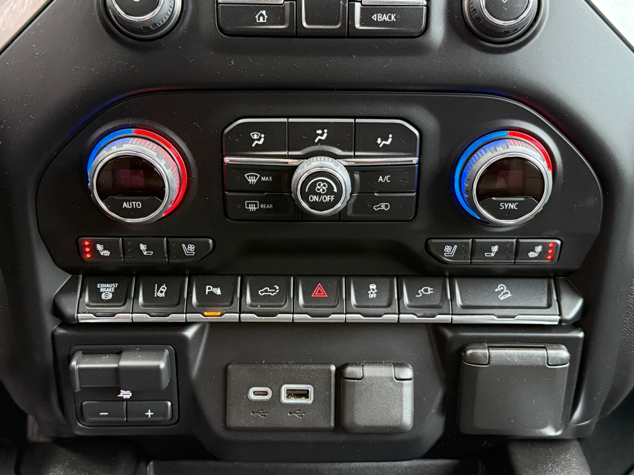 Used 2022 Chevrolet Silverado 2500 LTZ w/ LTZ Plus Package image 22