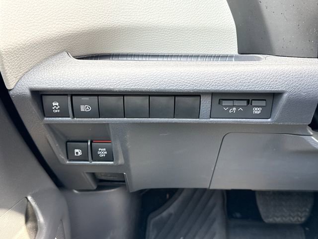Used 2023 Toyota Sienna XLE image 33
